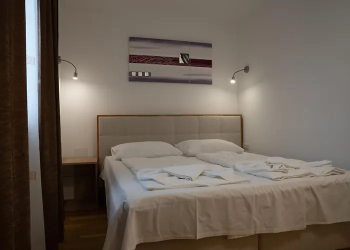 - Restaurant Valley Rose Готель 3*