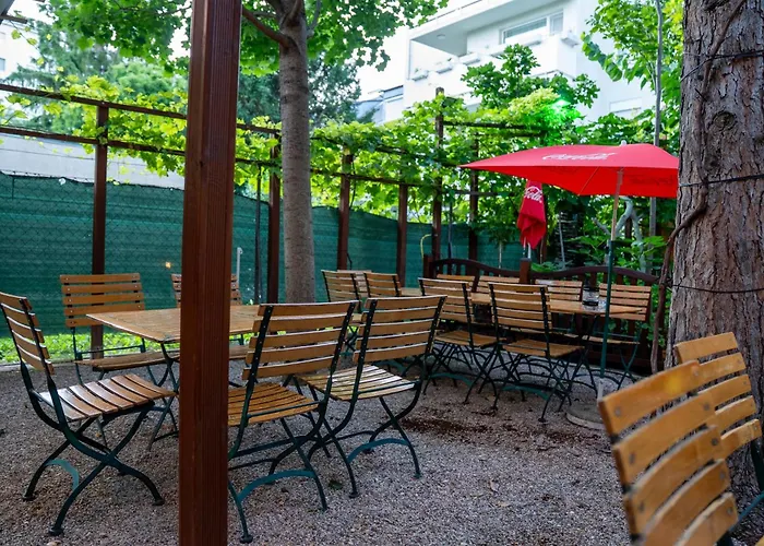 - Restaurant Valley Rose Готель 3*