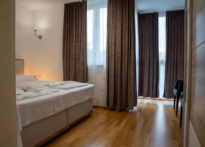 - Restaurant Valley Rose Готель 3*